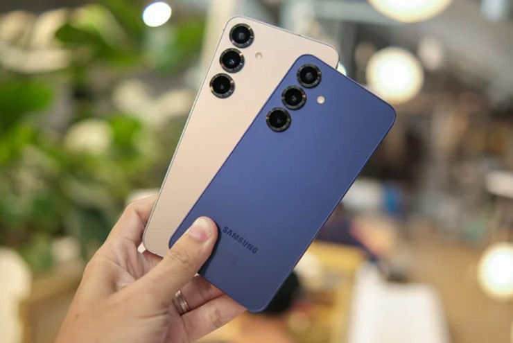 Điều này khiến Samsung vội vã điều chỉnh lại thiết kế Galaxy S26 dù sắp đến ngày ra mắt.