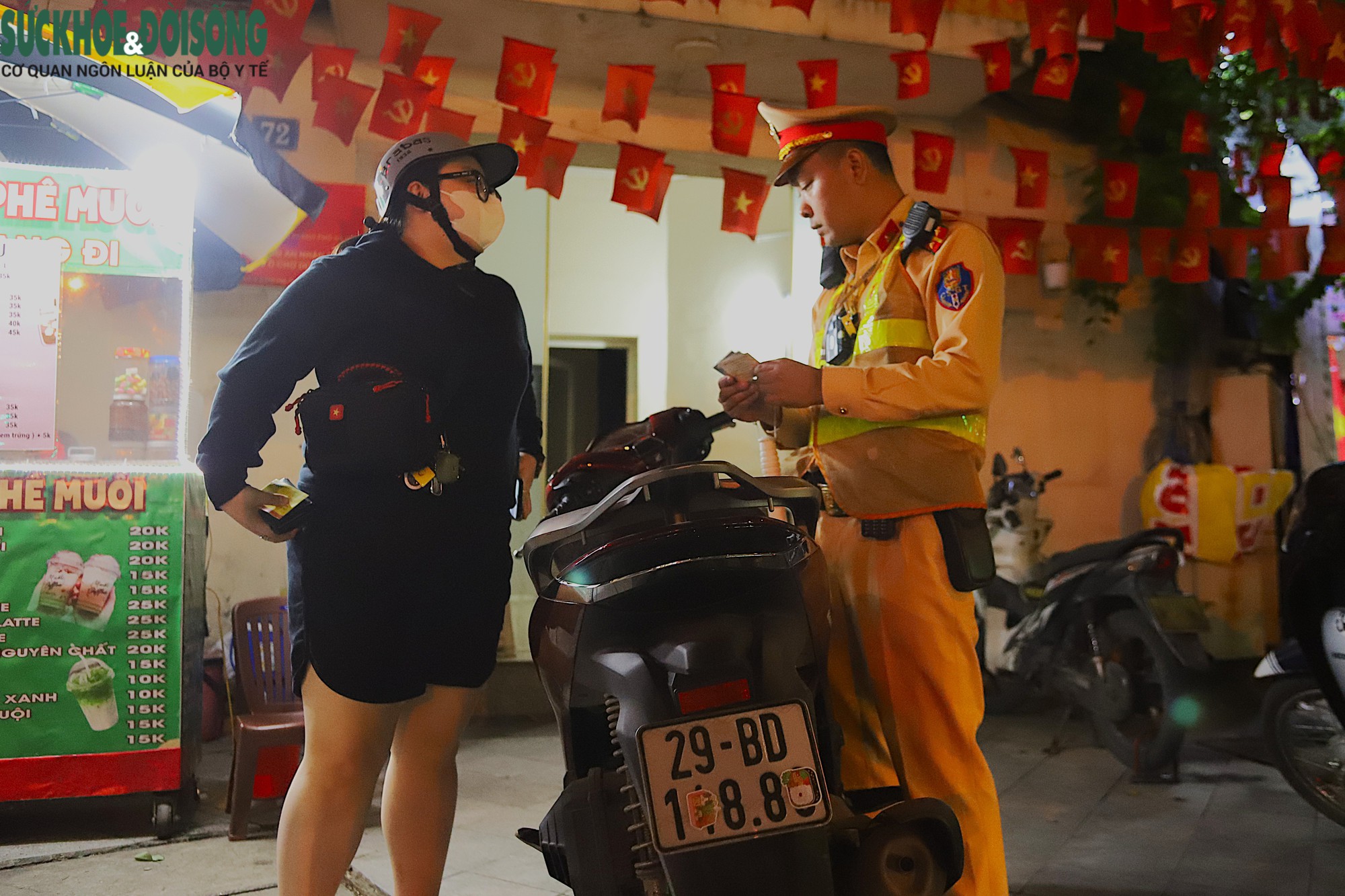 CSGT Hà Nội xử lý hàng loạt xe che biển số, nhiều tài xế viện cớ, đổ lỗi cho hoàn cảnh, khẳng định không biết, không cố tình,...nhưng không thoát phạt.