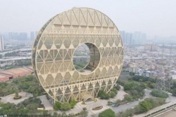 Tòa nhà “xấu thảm họa” được rao bán vài nghìn tỷ, sau nửa tháng vẫn ế chỏng chơ