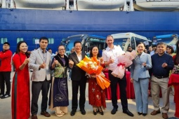 Du lịch - Cảng tàu khách quốc tế Hạ Long đón gần 2.000 khách Trung Quốc, khởi động mùa tàu biển 2025–2026