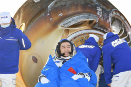 Công nghệ thông tin - Phi hành đoàn Trung Quốc trở về an toàn sau sự cố