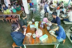 Du lịch - Lý do một nhà hàng bị ngập lụt gây sốt toàn thế giới