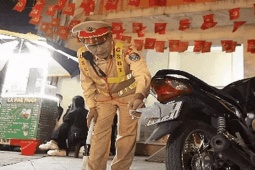 Tin tức trong ngày - CSGT không nương tay với tài xế ‘né’ phạt vì lý do vội vàng, con nhỏ nghịch ngợm
