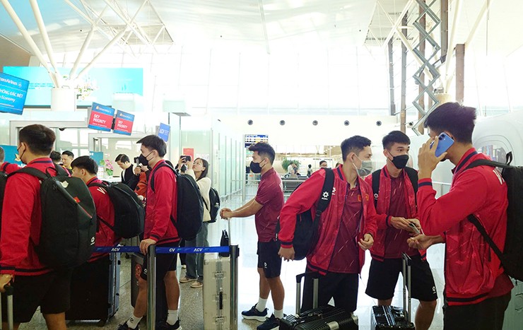 Dự kiến,
ĐT Việt Nam có mặt tại Viêng Chăn vào trưa cùng ngày. 