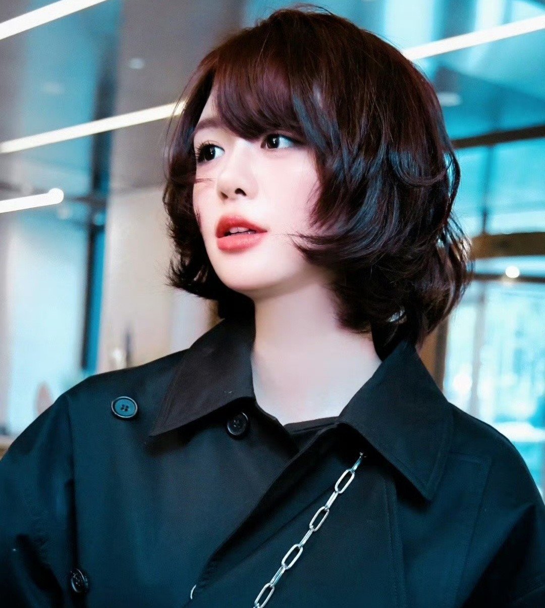 Bạch Dực Nhữ vừa ra mắt đã gây chú ý với khán giả.