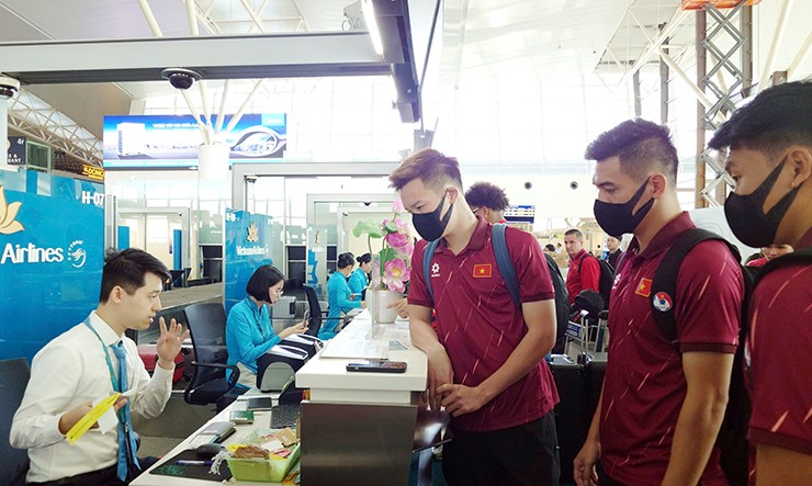 Theo kế
hoạch, sau khi đặt chân đến Viêng Chăn và ổn định nơi lưu trú, các
tuyển thủ Việt Nam được nghỉ ngơi hoàn toàn trong buổi chiều
để hồi phục thể trạng.