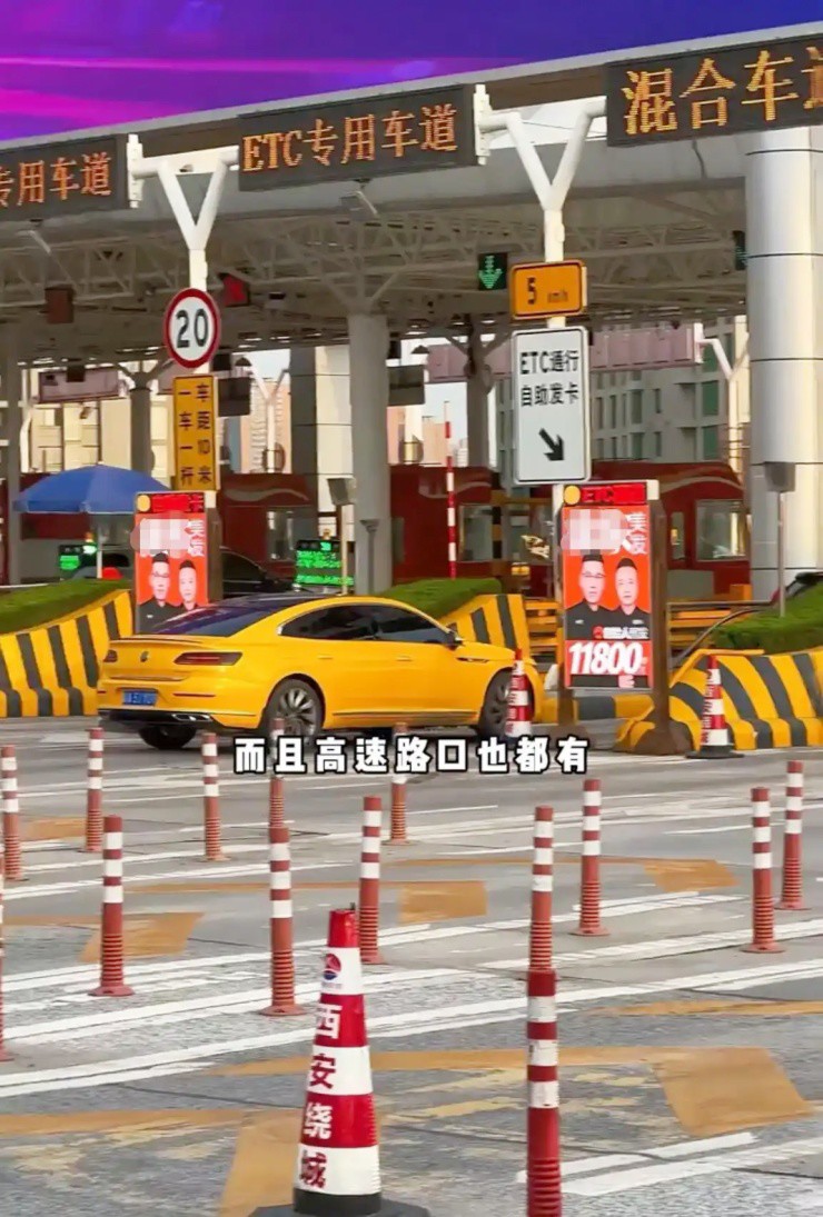 Thương hiệu làm tóc đặt biển quảng cáo bắt mắt ở khắp nơi