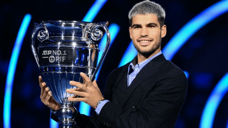 Alcaraz nhận cúp số 1 thế giới, hướng tới chiếc cúp ATP Finals lần đầu tiên 