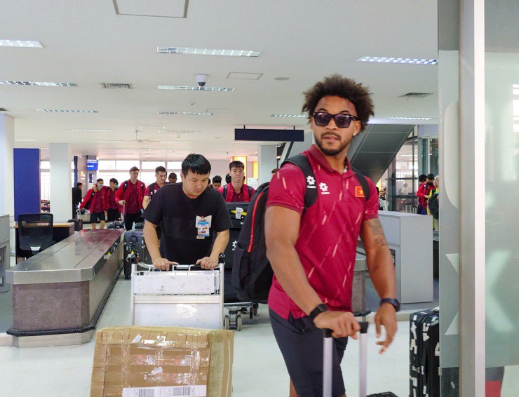 Xuân Son cực ngầu cùng ĐT Việt Nam lên đường đi đấu Lào - 3