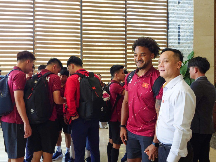 Xuân Son cực ngầu cùng ĐT Việt Nam lên đường đi đấu Lào - 15