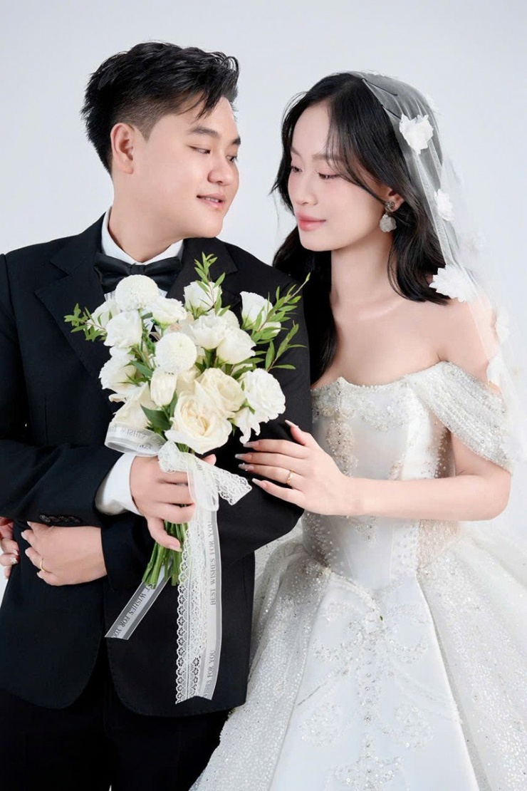 Cặp đôi chung xóm nay về chung một nhà 