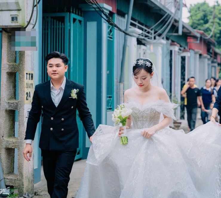 Cặp đôi rước dâu đường vòng để quãng đường xa hơn