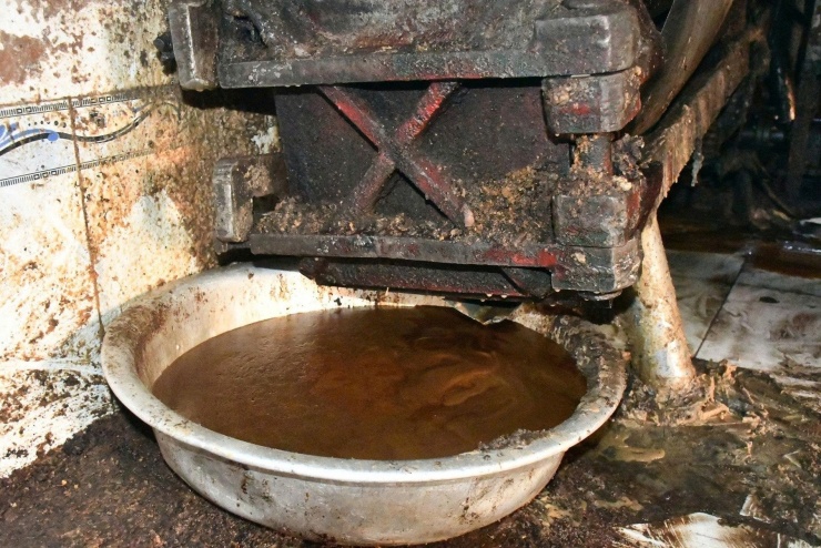 Điều kiện chế biến mỡ không bảo đảm vệ sinh ATTP. Ảnh: Công an Đà Nẵng