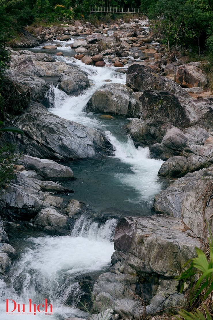 Vẻ đẹp hoang sơ của thác Lụa – Dải lụa trắng giữa đại ngàn Trường Sơn - 6