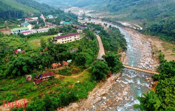 Vẻ đẹp hoang sơ của thác Lụa – Dải lụa trắng giữa đại ngàn Trường Sơn - 9