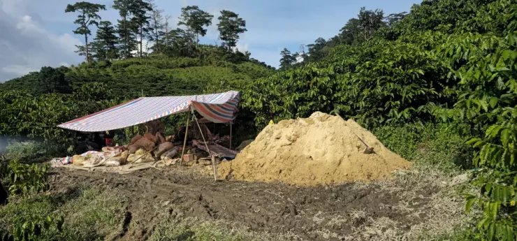Lán trại đãi vàng của các đối tượng. Ảnh: CTV