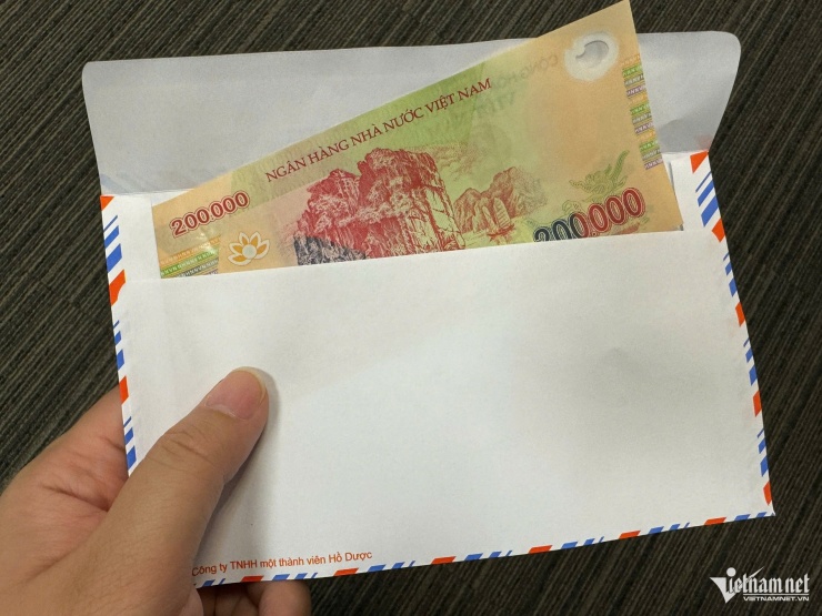 Cầm 200 nghìn đi đám giỗ, thông gia nghèo bất ngờ khi gia chủ trả lại phong bì. Ảnh minh họa
