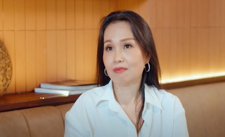 Từng òa khóc khi chia sẻ về biến cố bệnh tật, 'Nữ hoàng dân ca' Việt hiện sống ra sao? - 1