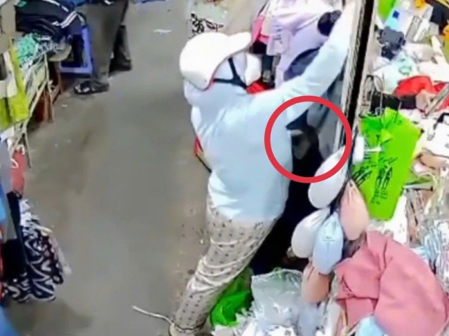 TP.HCM: Công an bắt giữ người phụ nữ móc túi giữa chợ Tân Quy