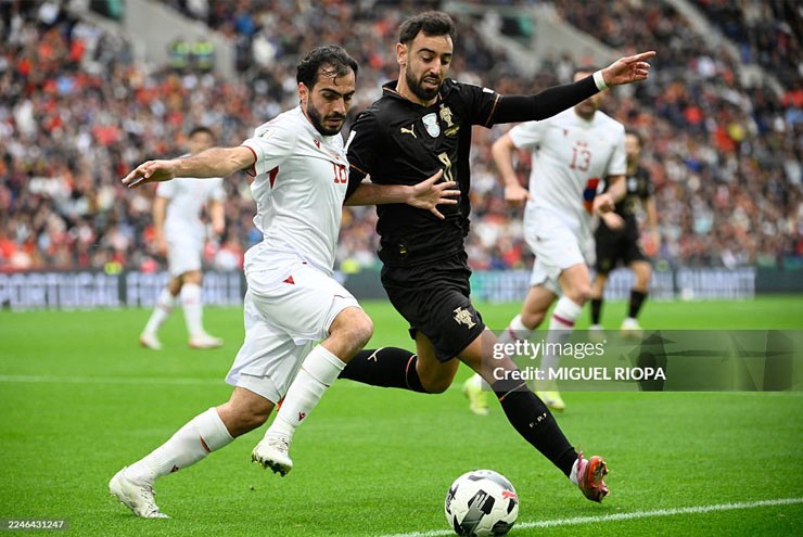 Video bóng đá Bồ Đào Nha - Armenia: Fernandes lập hat-trick, 10 bàn rực rỡ (Vòng loại World Cup)
