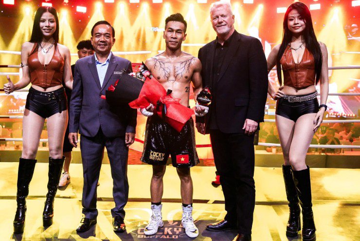 Trần Văn Thảo hạ knock-out võ sĩ Thái Lan tại sự kiện boxing danh giá