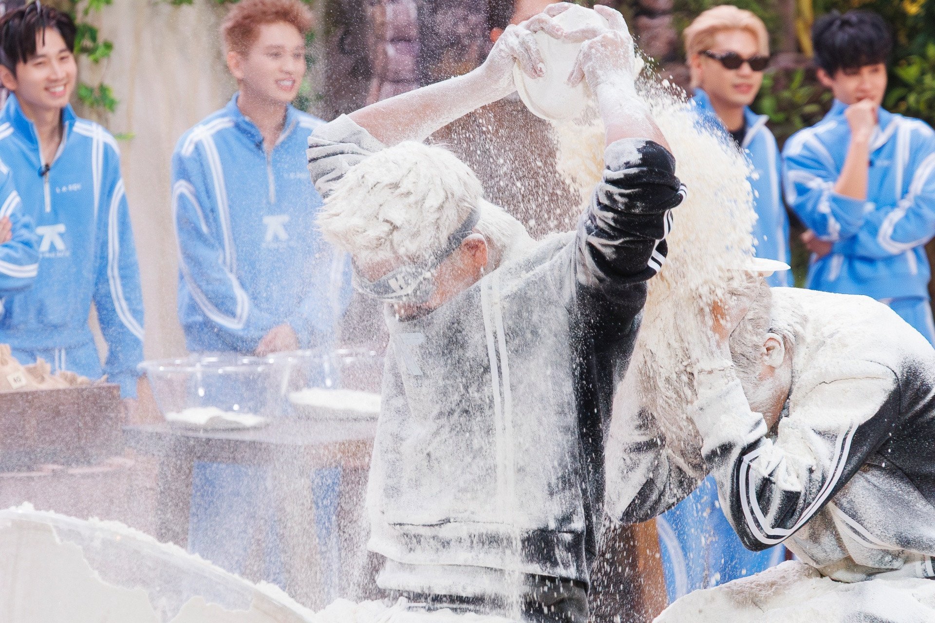 Thử thách chuyền bột.