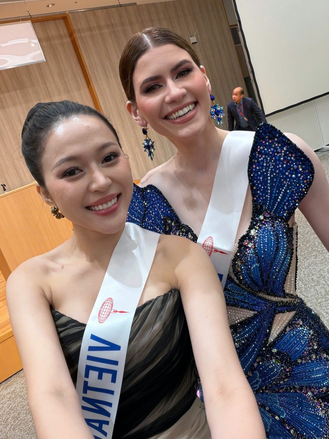 Hành trình dự thi Miss International 2025 của Hoa hậu Kiều Duy dự kiến kéo dài hơn 2 tuần, từ ngày 12/11 đến 27/11. Ngoài các phần thi quan trọng như tài năng, phỏng vấn, trình diễn bikini và trang phục dân tộc, đại diện Việt Nam sẽ cùng các thí sinh di chuyển giữa nhiều thành phố, tham gia hoạt động từ thiện đồng thời gặp gỡ và giao lưu văn hóa. Đêm chung kết cuộc thi Miss International 2025 diễn ra vào ngày 27/11.