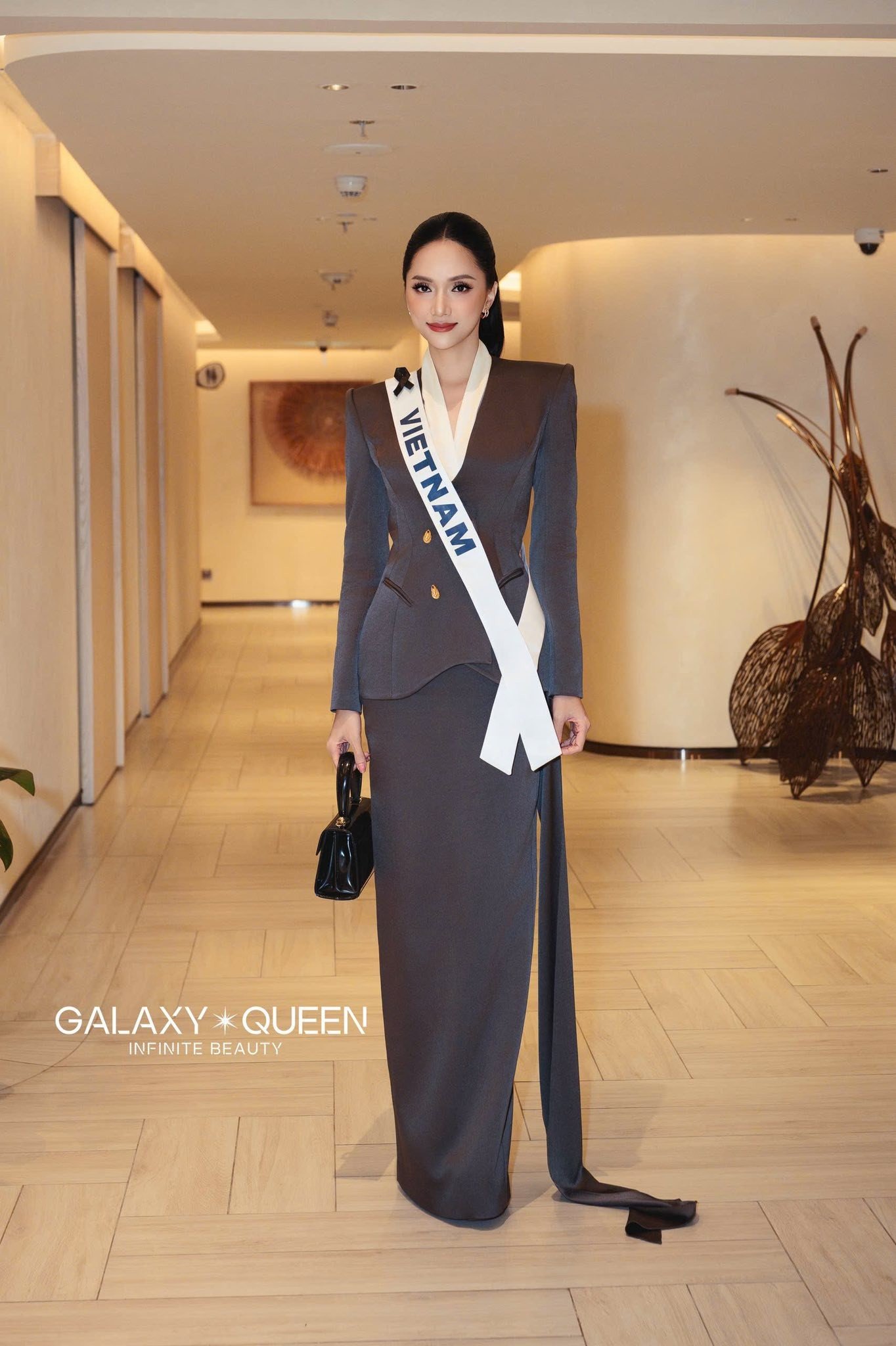 Miss Universe 2025: Hoa hậu Hương Giang trở lại với các gam màu trung tính - 18