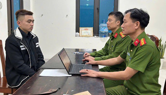 Tạ Duy Hiếu tại cơ quan công an. Ảnh: Công an tỉnh Phú Thọ.