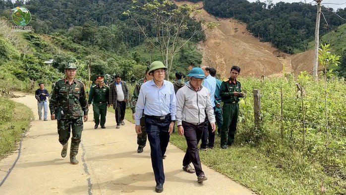 Phó Chủ tịch UBND TP Đà Nẵng Trần Nam Hưng kiểm tra, chỉ đạo công tác cứu hộ