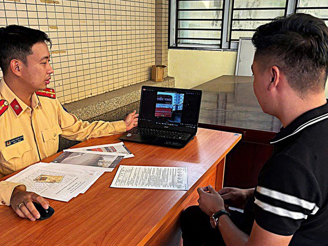 Nhiều tài xế bất ngờ khi được yêu cầu lên cơ quan Công an để làm việc, lúc này họ mới biết hành vi vi phạm của mình đã được người dân ghi hình lại.