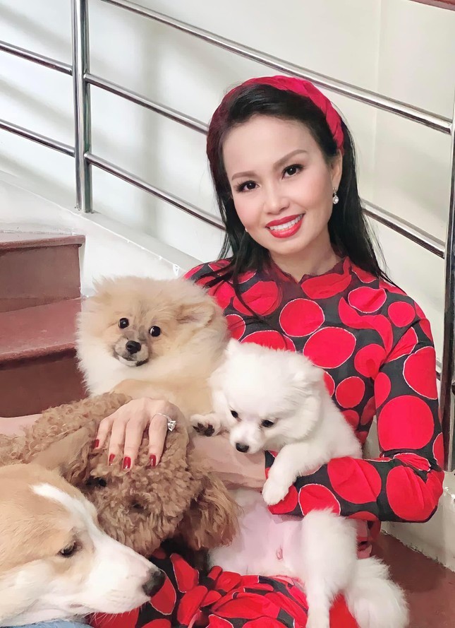 Từng òa khóc khi chia sẻ về biến cố bệnh tật, 'Nữ hoàng dân ca' Việt hiện sống ra sao? - 3