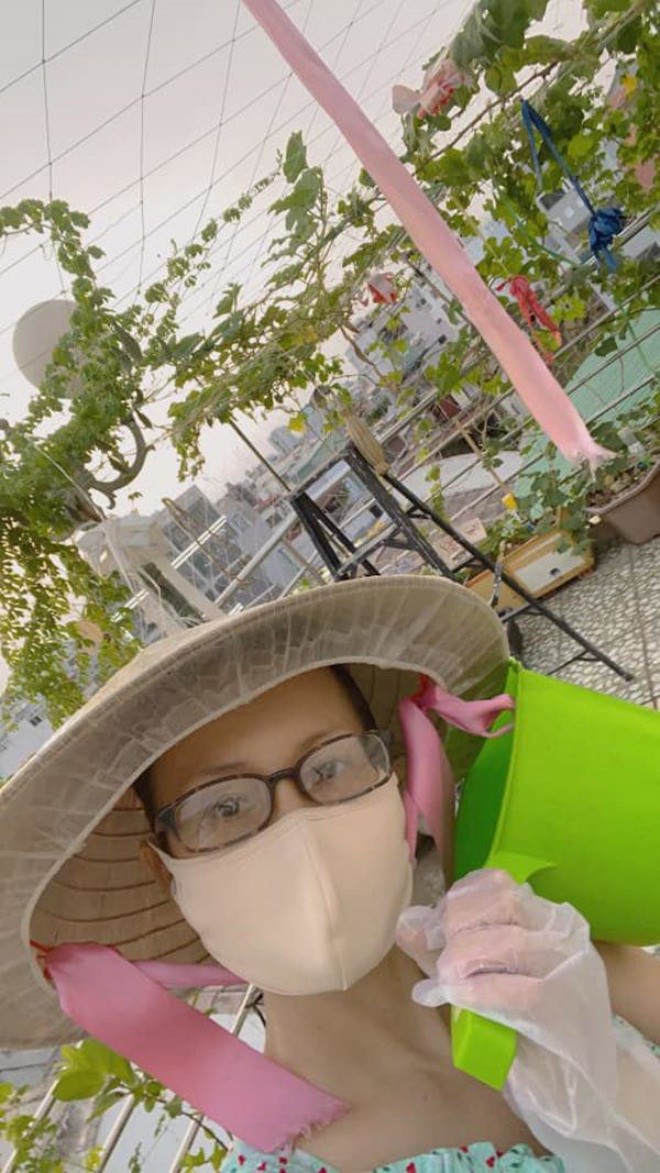 Nữ ca sĩ nổi tiếng làm nông dân chính hiệu.