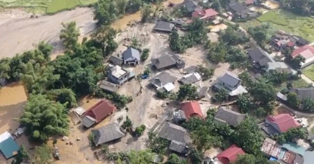 Hơn 100.000 m3 cát tràn vào làng: Chuyên gia đề...