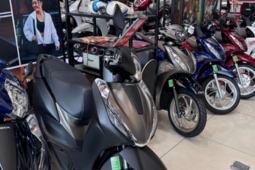 Xe máy Honda tăng giá, các hãng khác giảm