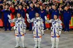 Công nghệ thông tin - Tình cảnh của phi hành đoàn Trung Quốc nhường tàu giải cứu