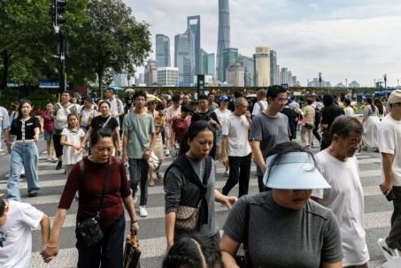 Cú sốc đầu tư tại Trung Quốc: Tăng trưởng bị đe dọa, các nhà kinh tế bối rối