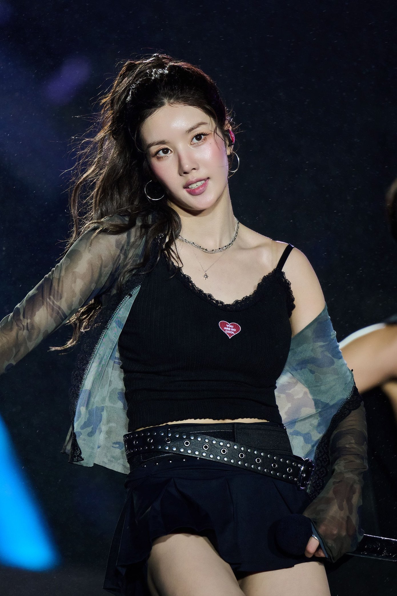 Kwon Eunbi xuất hiện với phong cách trình diễn gợi cảm, tái hiện điệu lắc hông trong Crazy in Love đạt 70 triệu lượt xem tại Waterbomb Seoul, một bước đưa cô đến danh hiệu Nữ thần Waterbomb thế hệ mới.