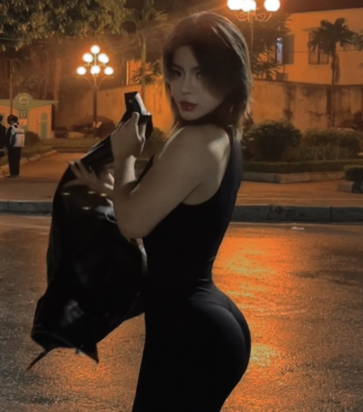 Vóc dáng nóng bỏng của Hồng Hạnh