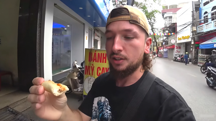 Ellis có chuyến du lịch tới Hải Phòng và trải nghiệm một số món ăn, đặc sản nổi tiếng