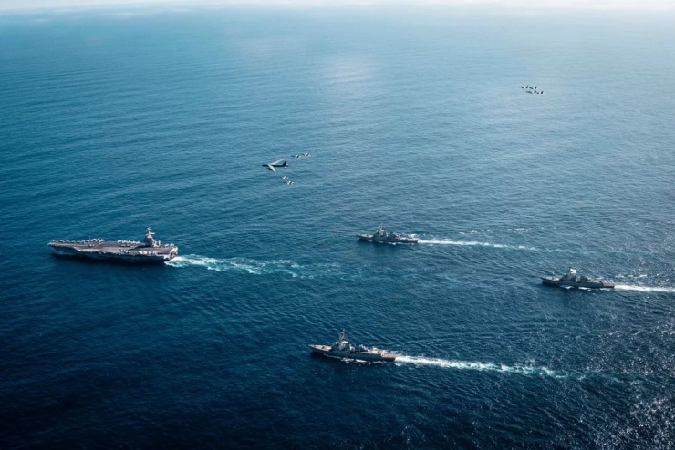 Nhóm tác chiến tàu sân bay Mỹ sẵn sàng cho các hoạt động quân sự ở Caribe - 1