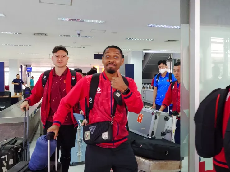 Cao Pendant Quang Vinh tự tin cùng đồng đội trong chuyến làm khách Lào ở vòng loại Asian Cup 2027. Ảnh: CCT.