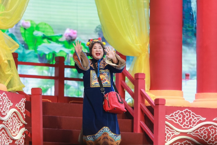 Dấu ấn khó phai nhất mà nữ NSƯT để lại trong lòng công chúng là chương trình "Gặp nhau cuối tuần" và "Gặp nhau cuối năm". Năm 2006, NSƯT Minh Vượng đảm nhận vai Táo Kinh tế, sau đó là Táo Cơ chế (2007) và Táo Đời sống (2008). Ngoài vai trò diễn viên, NSƯT Minh Vượng còn được biết đến với vai trò cô giáo khi tham gia giảng dạy ở một số trung tâm đào tạo nghệ thuật cũng như trường Cao đẳng Nghệ thuật Hà Nội.