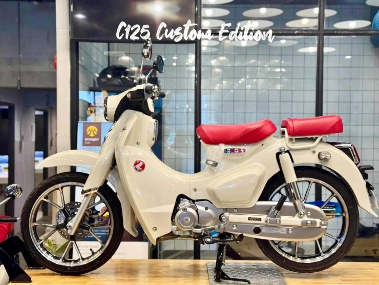  Super Cub 125 Custom Edition New – phiên bản tùy chỉnh phong cách cổ điển, phối màu độc.