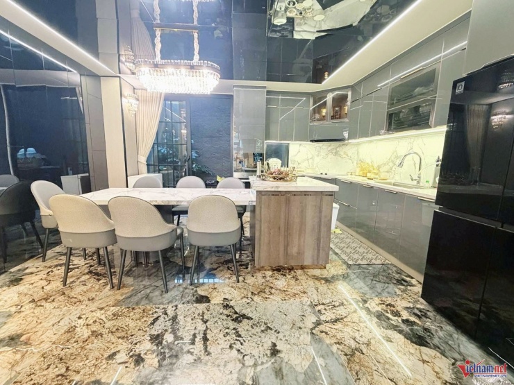 Sau 5 tháng dọn tới nhà mới, cả nhà Quách Thành Danh đều khá hài lòng. Nam ca sĩ thuận tiện đi diễn khắp TPHCM, chị Ngọc đi làm chỉ mất 15 phút, tiết kiệm thời gian còn các con có thể đi bộ đến siêu thị, nhà hàng bất cứ lúc nào thay vì phải di chuyển hàng chục cây số. 