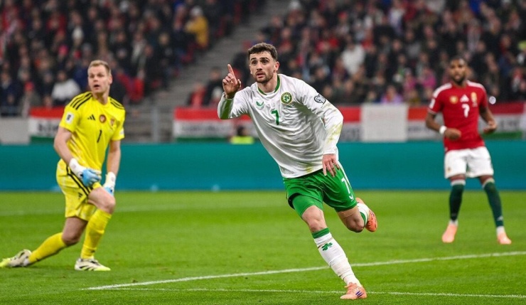 Sang hiệp hai, lại là Parrott xé lưới Hungary san hòa 2-2