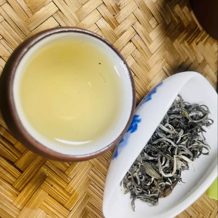 Uống trà ngay khi bụng đói có thể gây kích ứng niêm mạc dạ dày. Ảnh: PHƯƠNG LÊ.