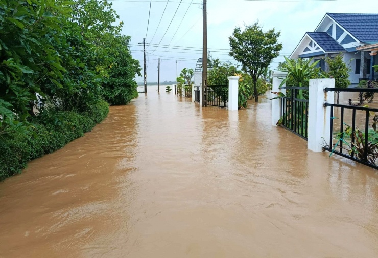 Thôn Hà Lộc nước ngập sâu. Ảnh: G.X