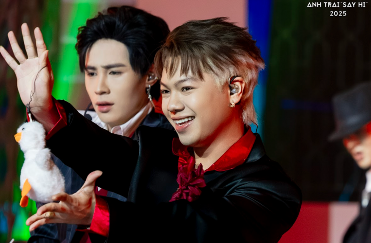 Sân khấu khiến Trấn Thành và dàn anh trai khóc đỏ mắt - 9