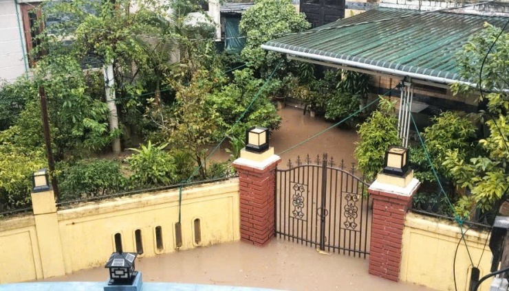 Khu dân cư ở phường Quảng Trị bị ngập. Ảnh: CTV